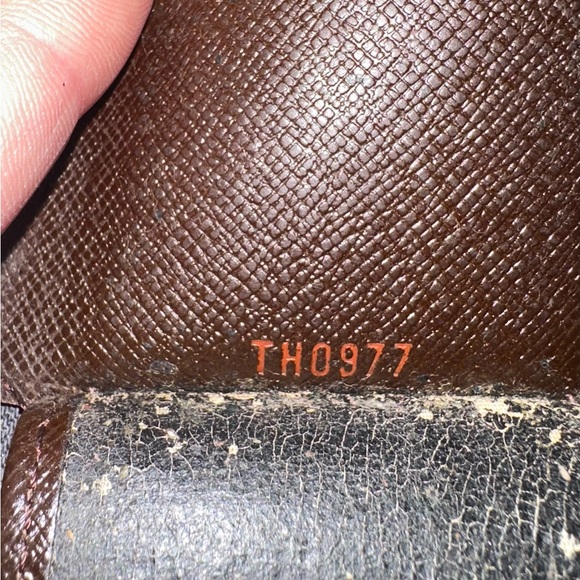 Louis Vuitton Damien Ebene Key Holder - Picture 9 of 11